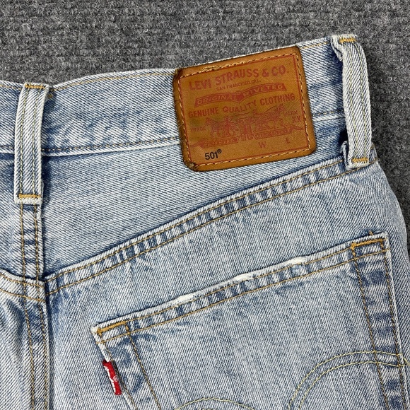 Levis 501 Womens Size 24 Denim Jean Distressed Cut Off Light Wash 0916 - Picture 5 of 9